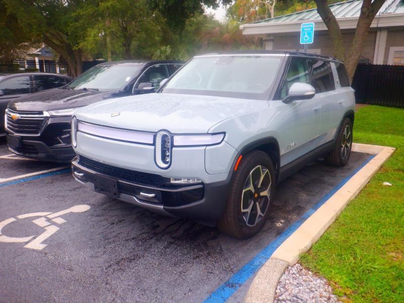Rivian R1S  2024