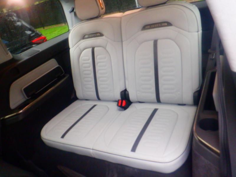 Rivian R1S  2024