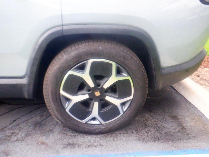 Rivian R1S  2024