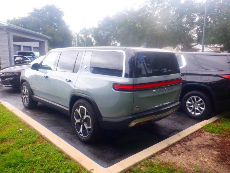 Rivian R1S  2024