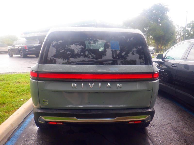 Rivian R1S  2024