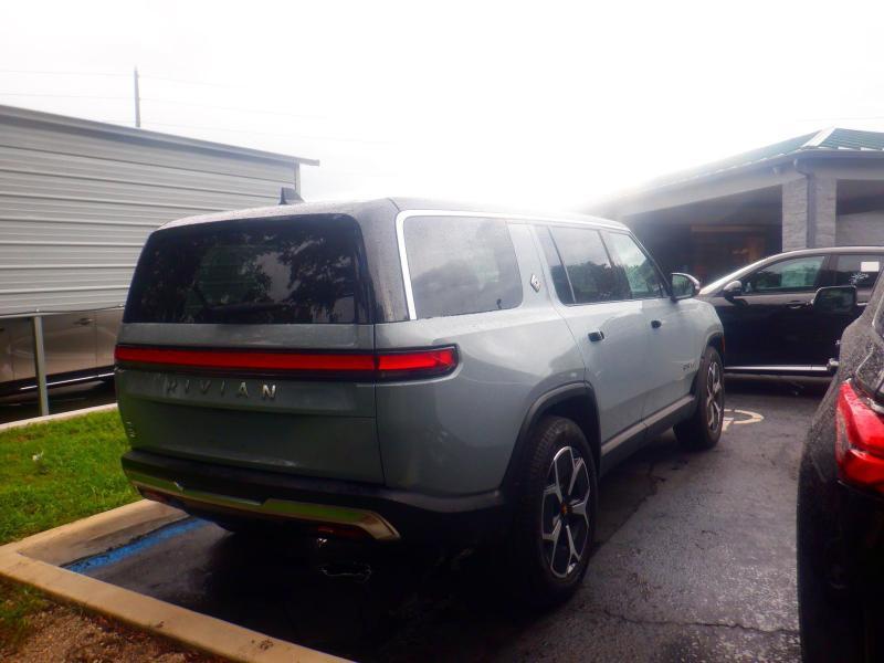Rivian R1S  2024