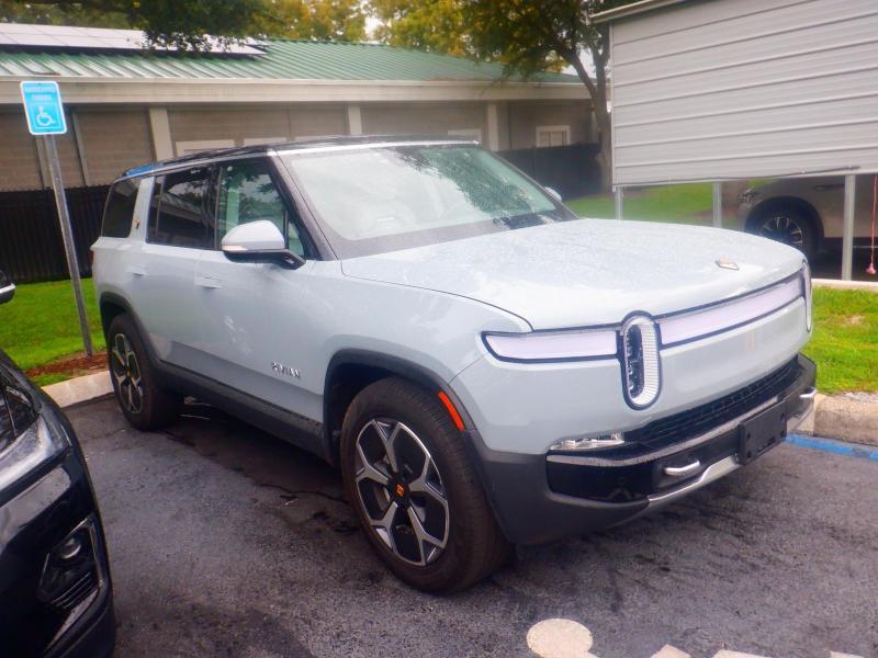 Rivian R1S  2024