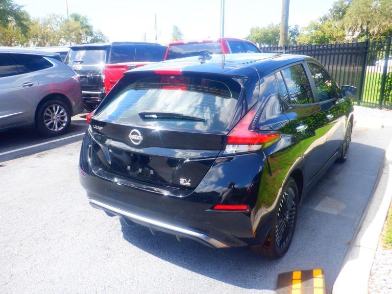 Nissan Leaf  2024