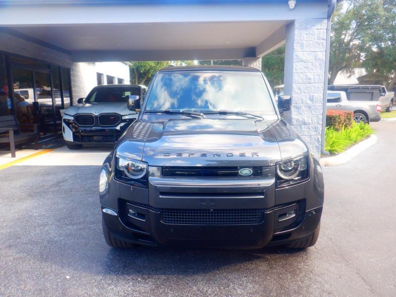 Land Rover Defender  2024