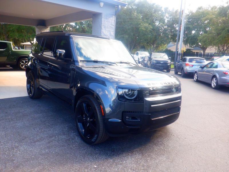 Land Rover Defender  2024