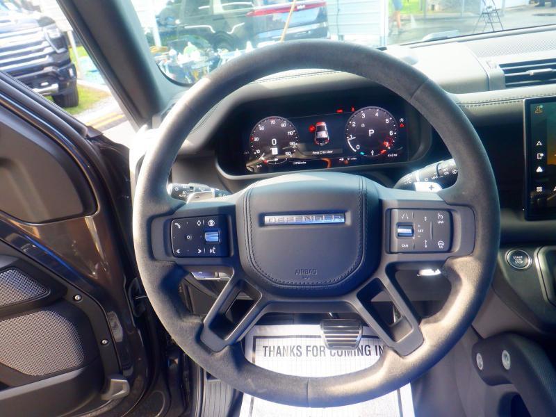 Land Rover Defender  2024