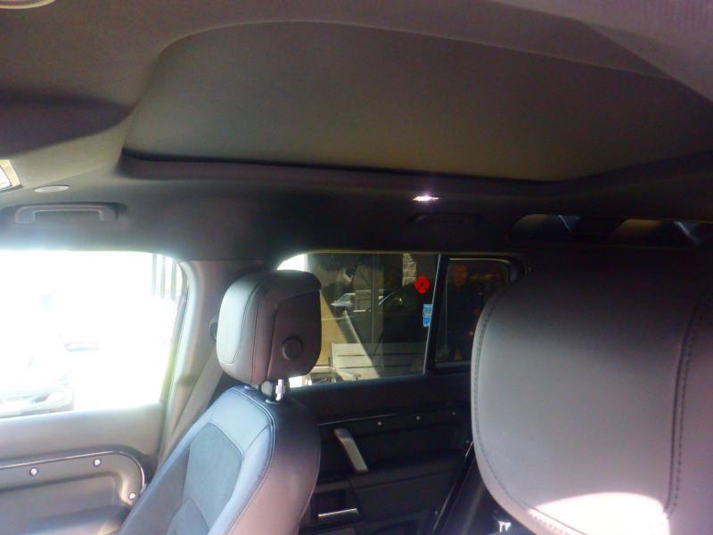 Land Rover Defender  2024