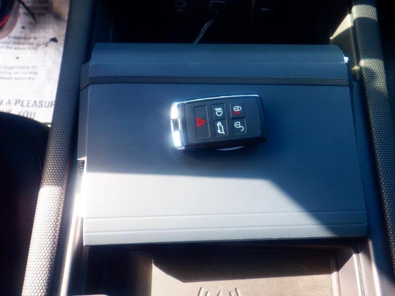 Land Rover Defender  2024