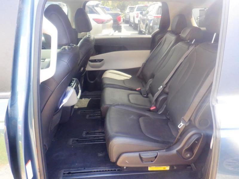 Kia Carnival EX 2024