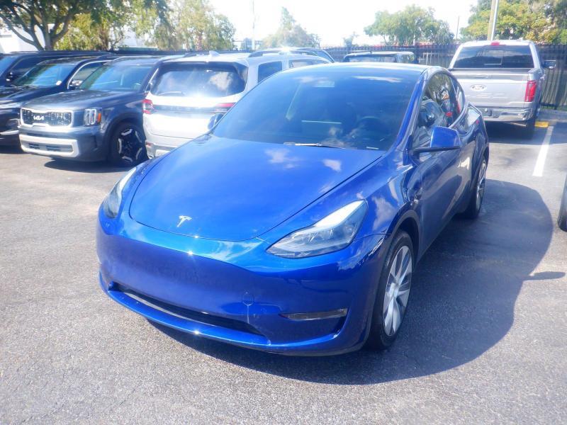 Tesla Model Y  2024