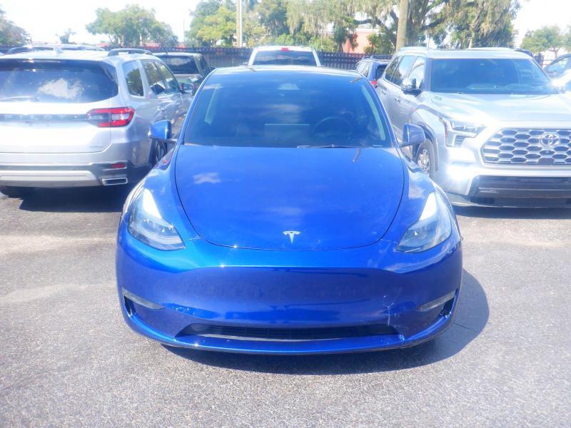 Tesla Model Y  2024