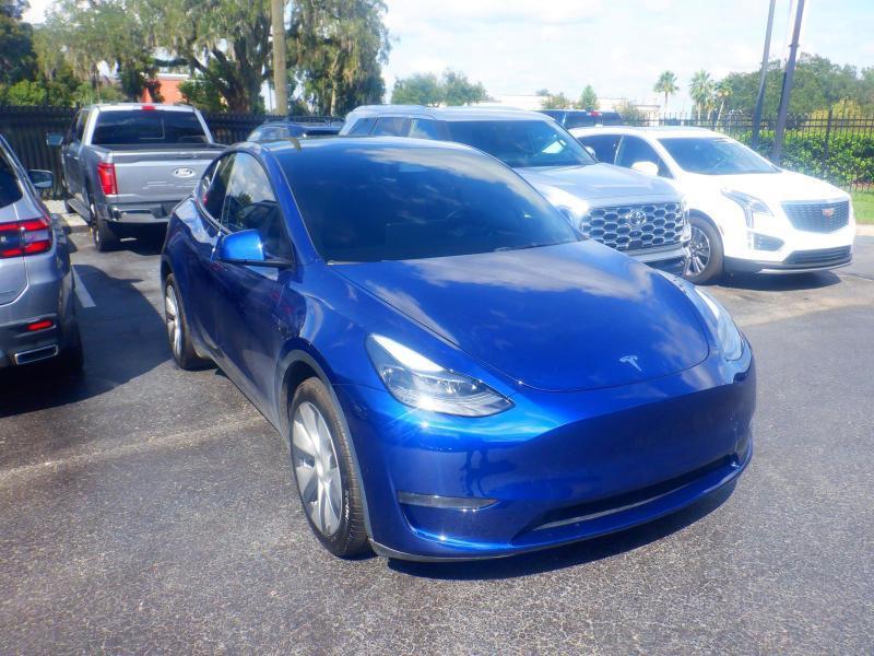 Tesla Model Y  2024