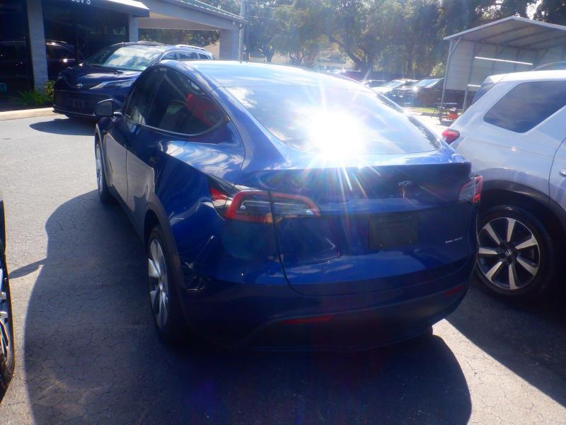 Tesla Model Y  2024