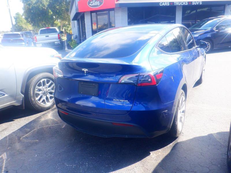 Tesla Model Y  2024