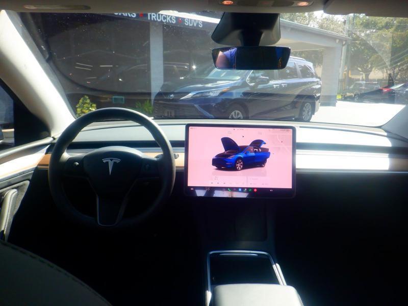 Tesla Model Y  2024