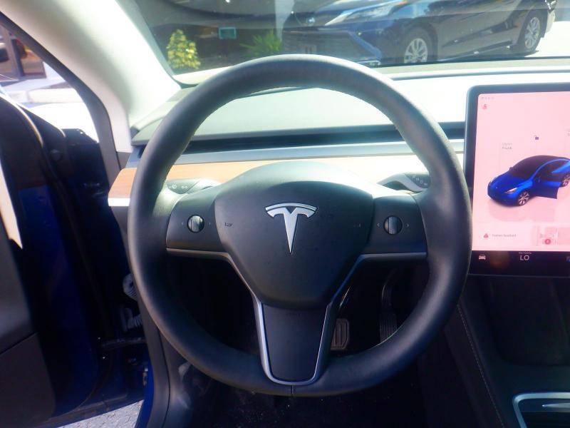 Tesla Model Y  2024