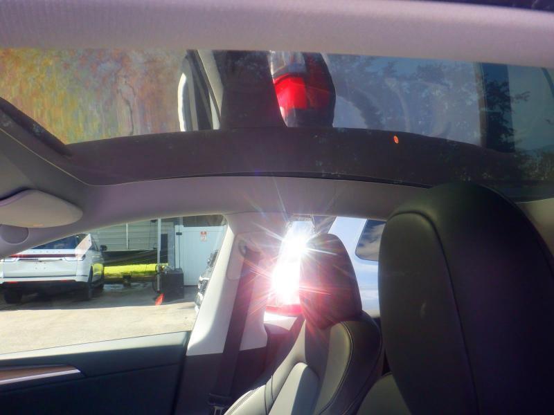 Tesla Model Y  2024