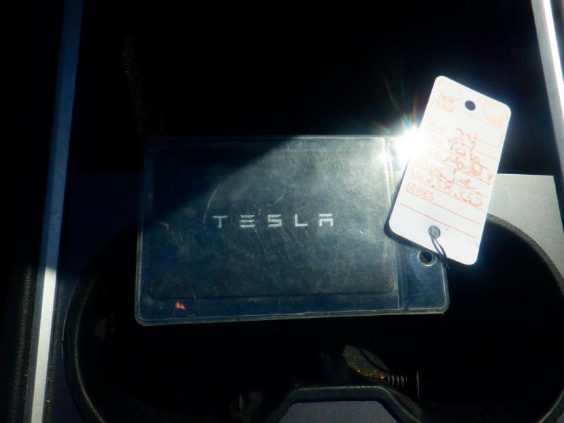 Tesla Model Y  2024