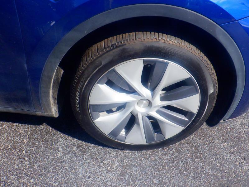 Tesla Model Y  2024