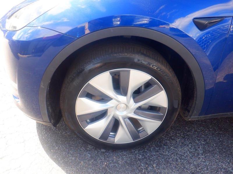 Tesla Model Y  2024