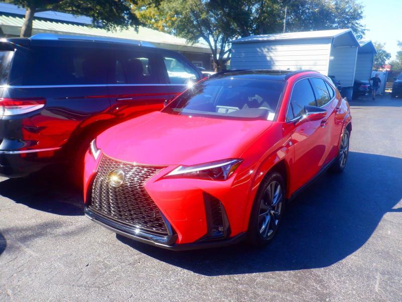 Lexus UX  2024