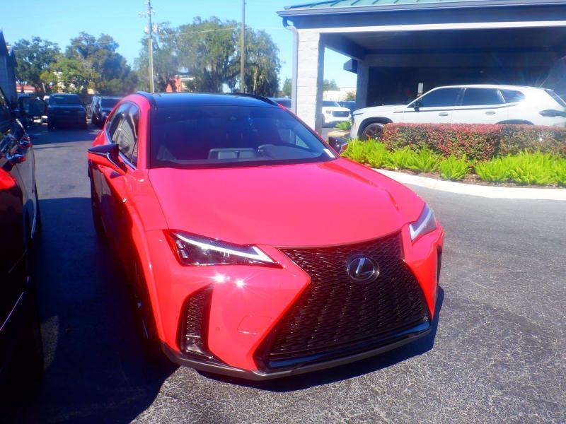 Lexus UX  2024
