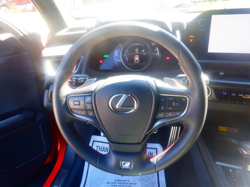 Lexus UX  2024
