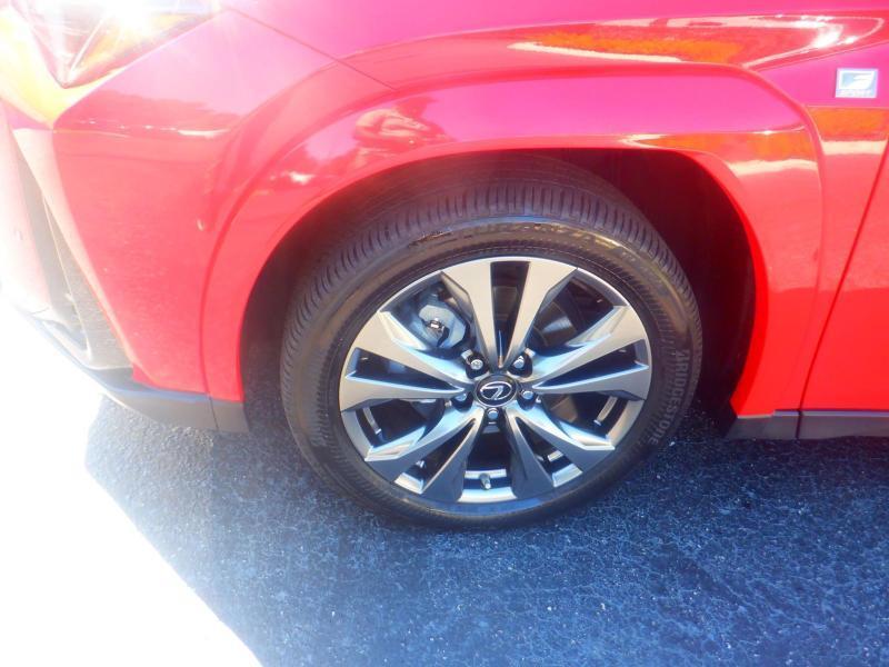 Lexus UX  2024