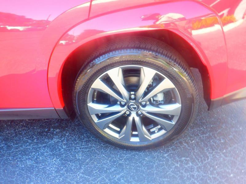 Lexus UX  2024