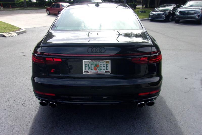 Audi S8  2023