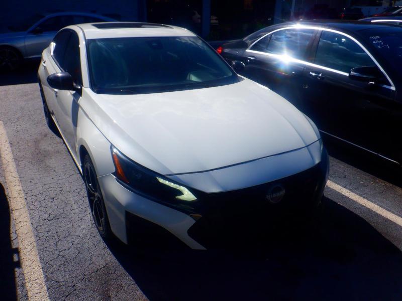 Nissan Altima  2024