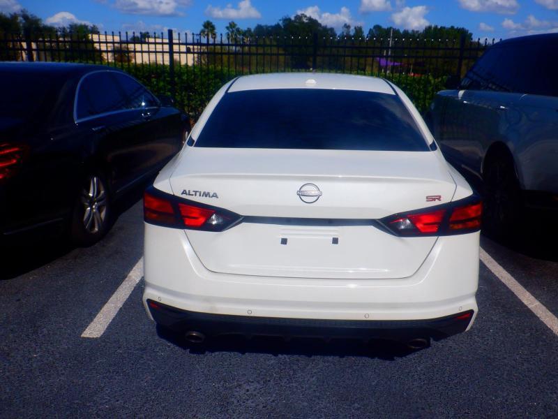 Nissan Altima  2024