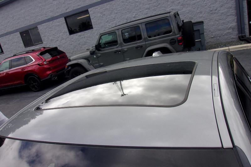 BMW 3-Series  2023