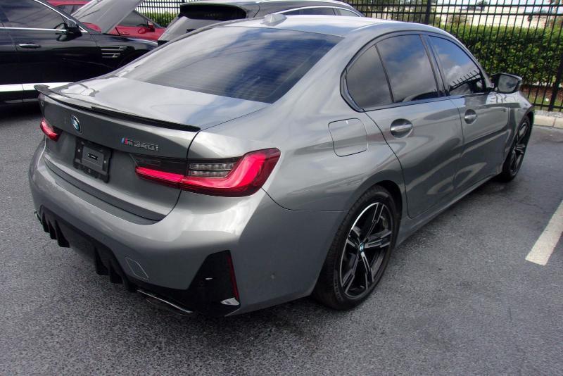 BMW 3-Series  2023