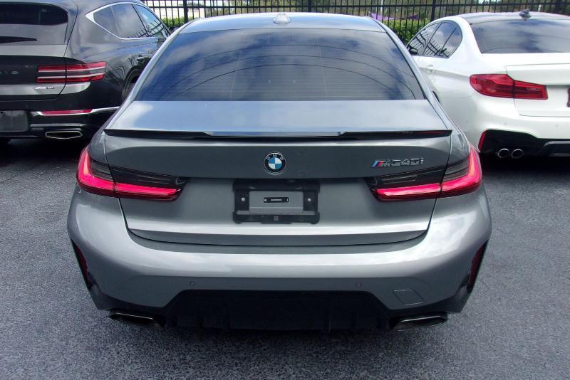 BMW 3-Series  2023