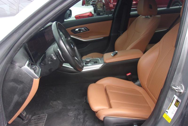 BMW 3-Series  2023