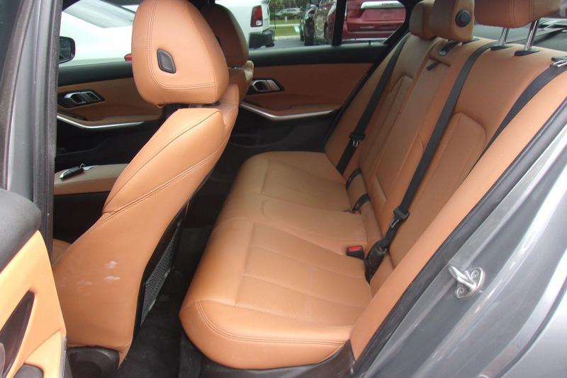 BMW 3-Series  2023