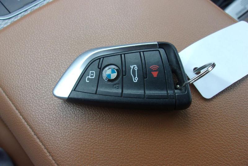 BMW 3-Series  2023