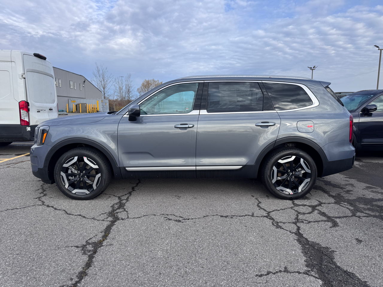 2025 Kia Telluride S photo 3