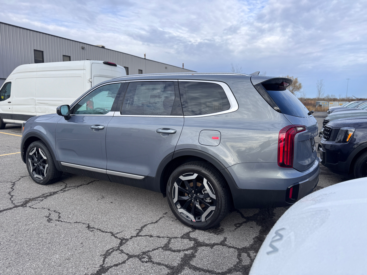 2025 Kia Telluride S photo 4