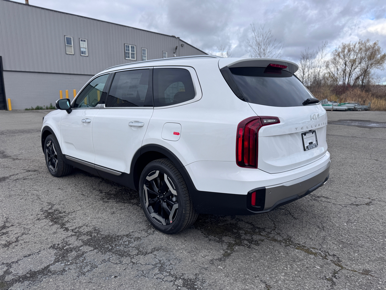 2025 Kia Telluride S photo 2