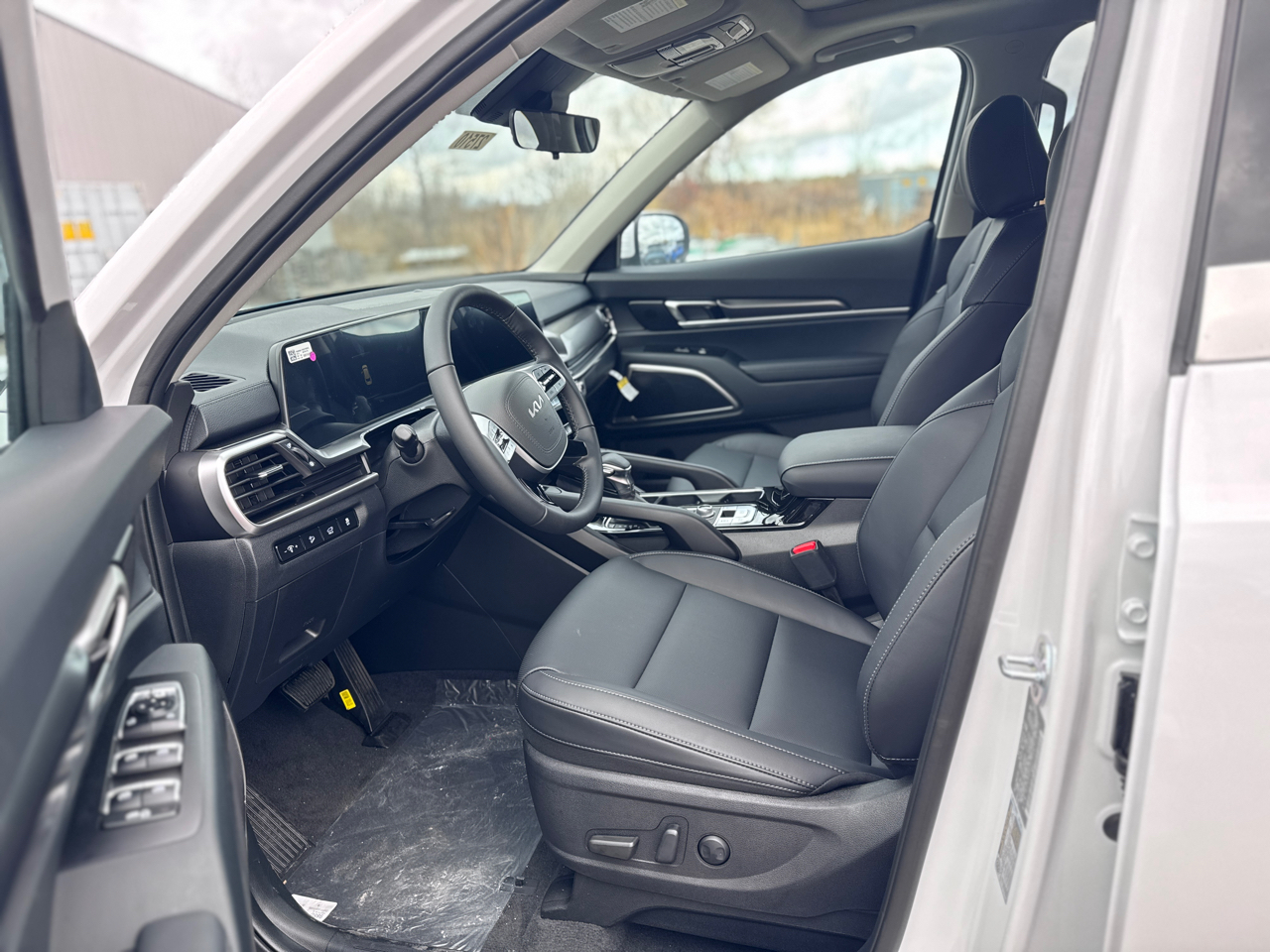 2025 Kia Telluride S photo 3
