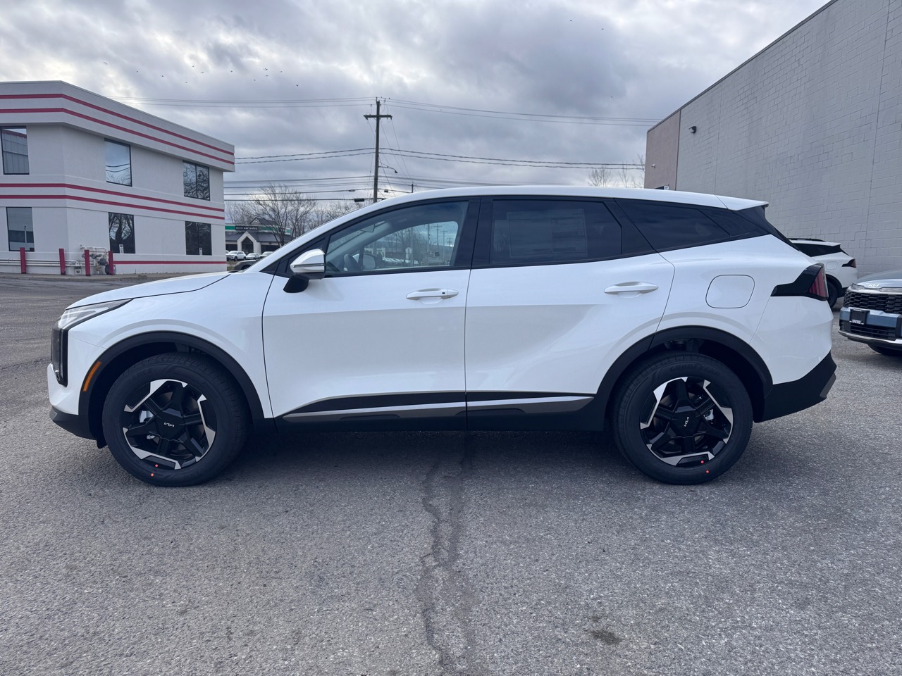 2026 Kia Sportage Hybrid S photo 3