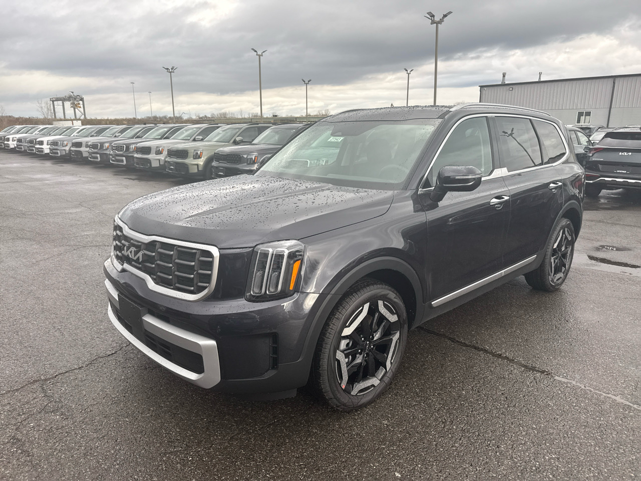 2025 Kia Telluride S photo 2