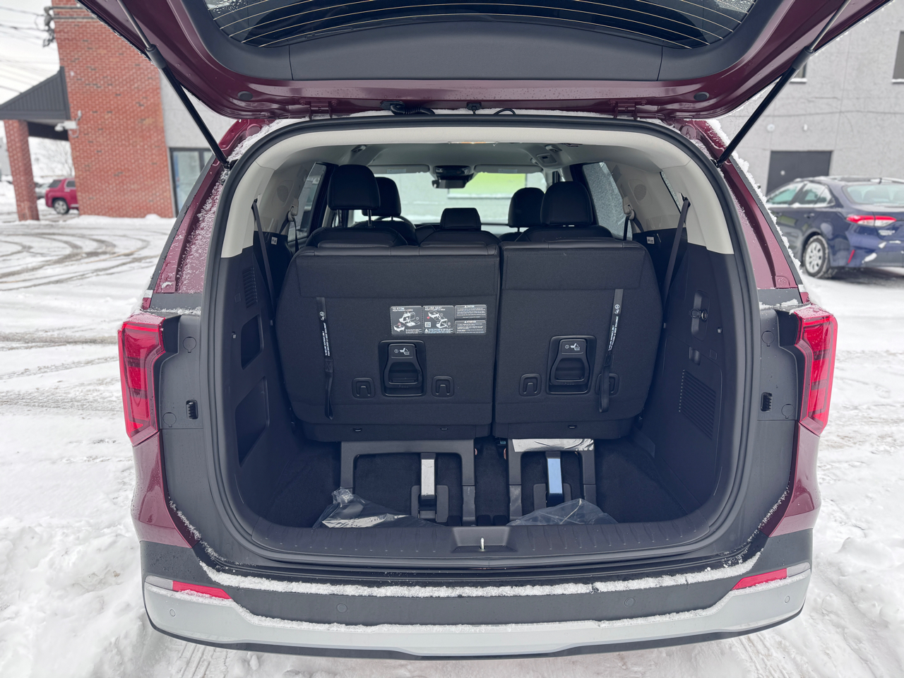 Kia Carnival LXS FWD 2026