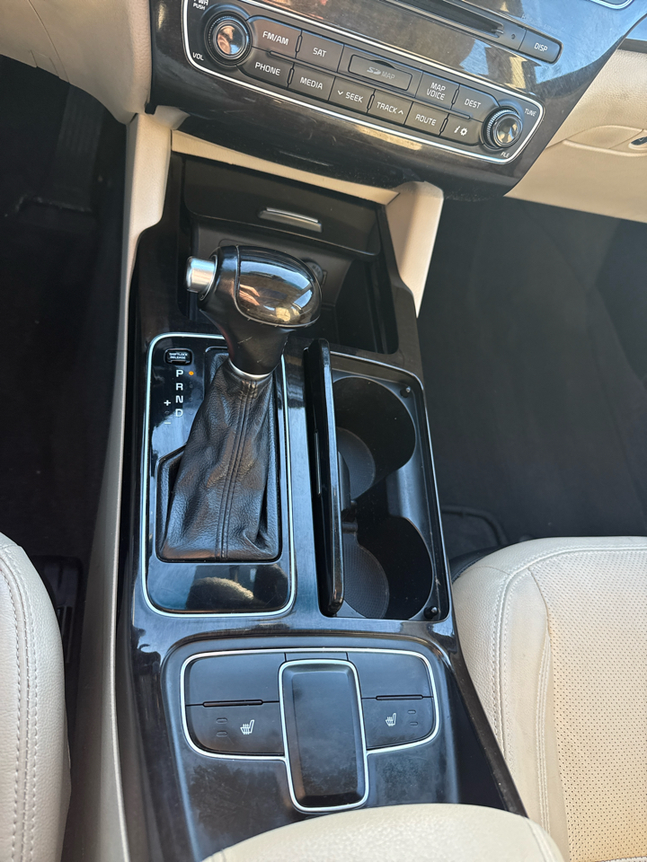 Kia Cadenza 4dr Sdn Premium 2016