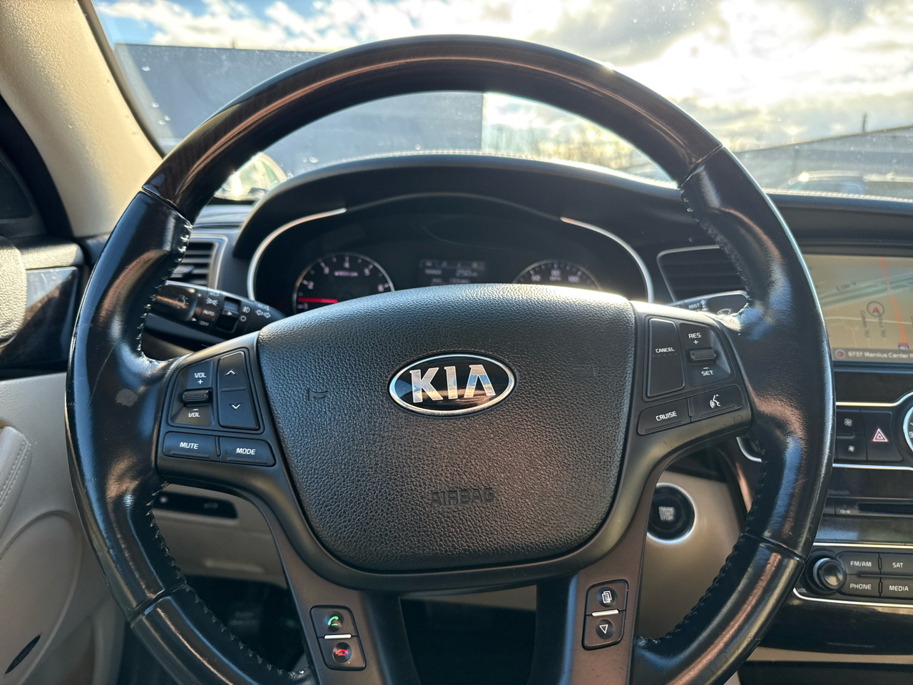 Kia Cadenza 4dr Sdn Premium 2016