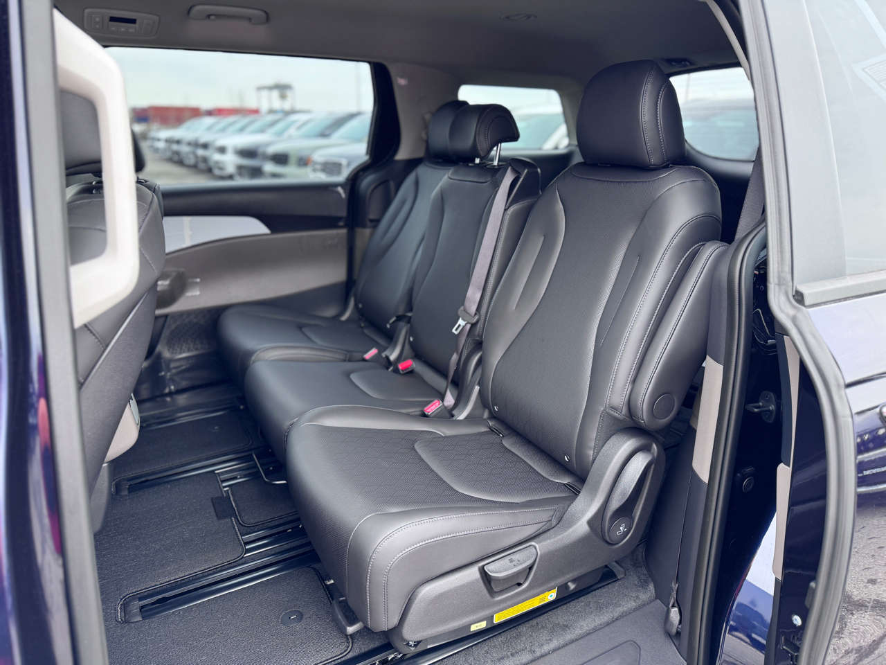 Kia Carnival LXS FWD 2026