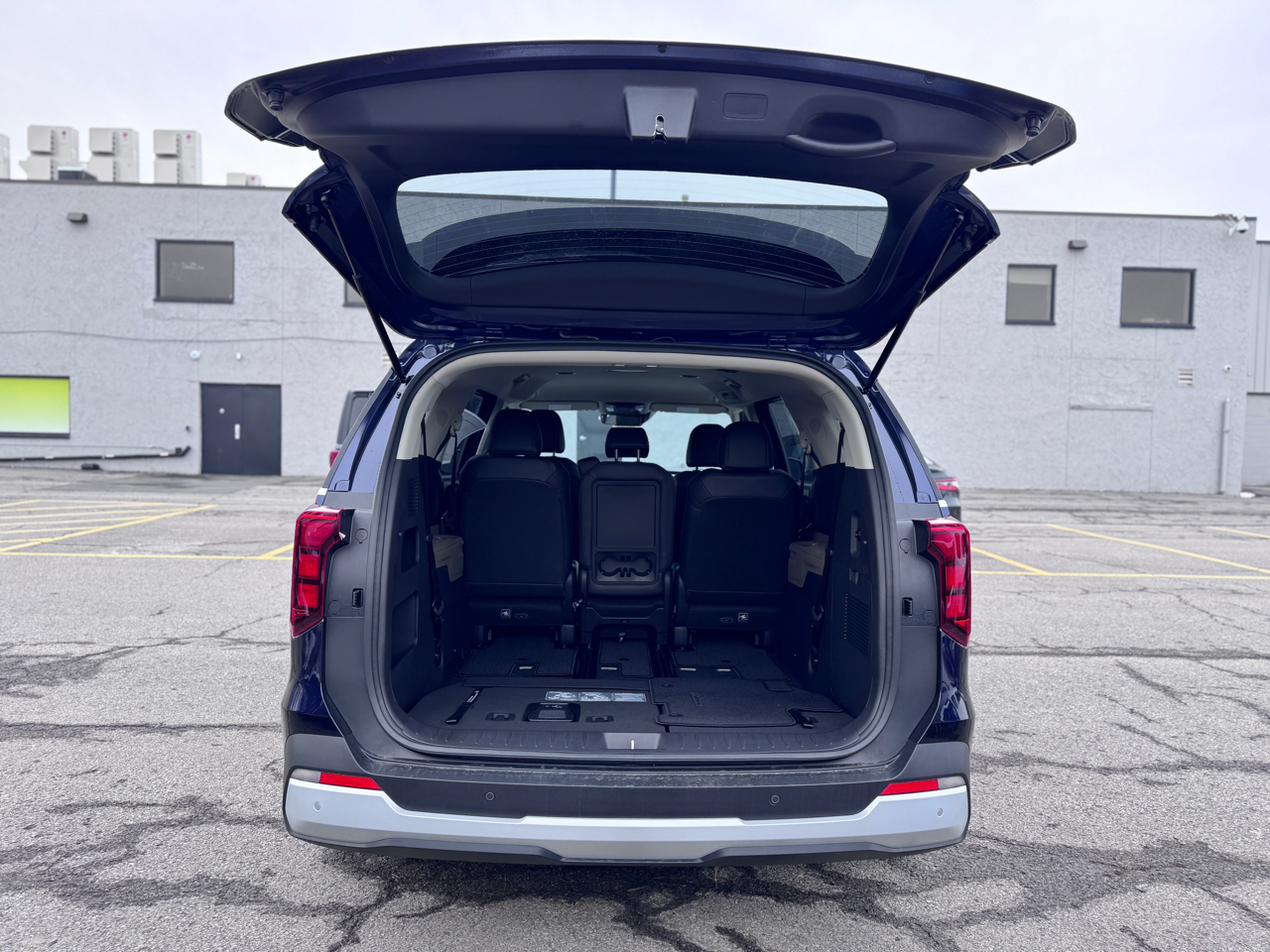 Kia Carnival LXS FWD 2026